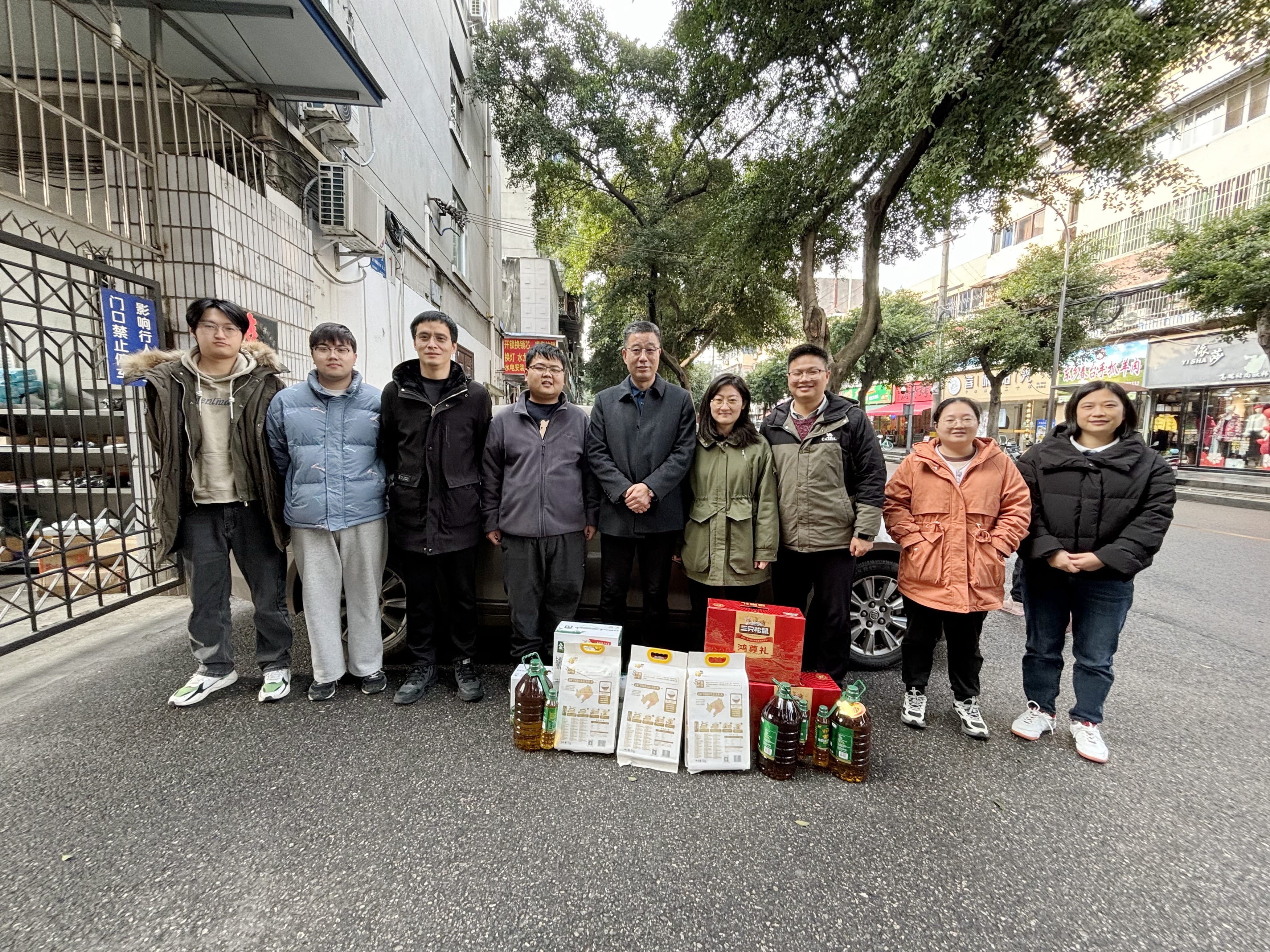 自然安博电竞厅项目送温暖