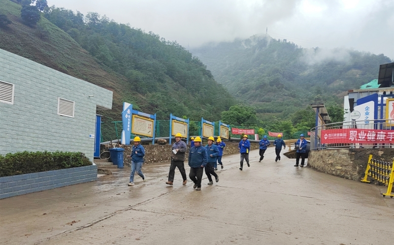 大陆槽矿山开展防汛防地灾应急疏散演练