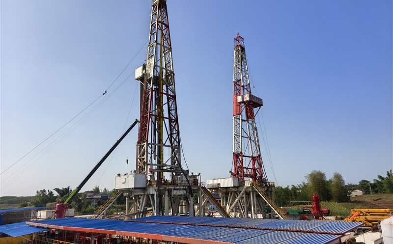 矿勘集团金核地勘公司第一口日费制井顺利开钻