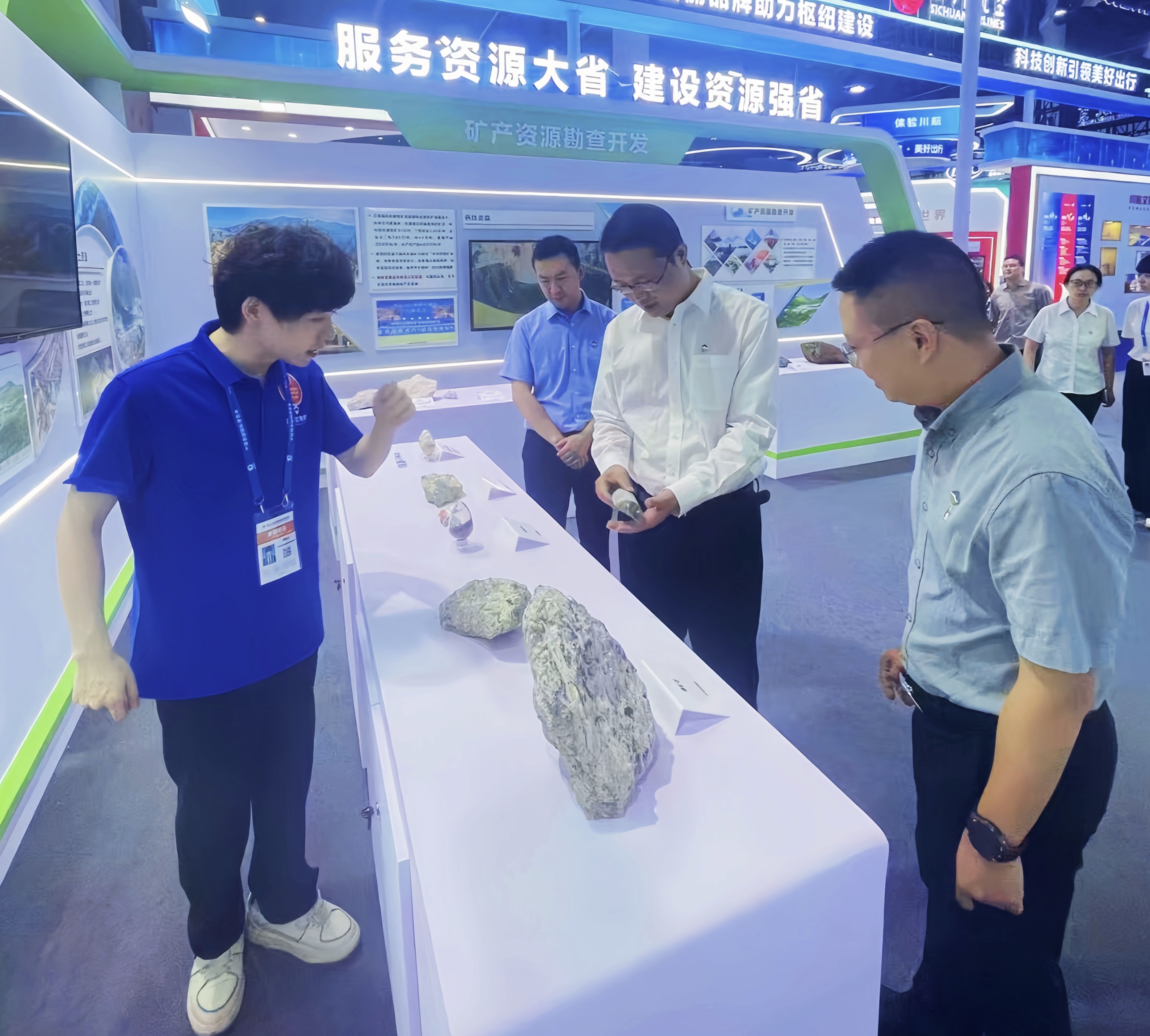 3.土地集团-集团展厅交流