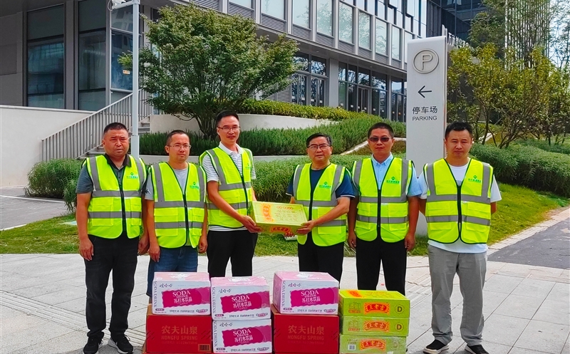 测绘公司领导赴东部新区项目开展“夏送清凉”慰问调研