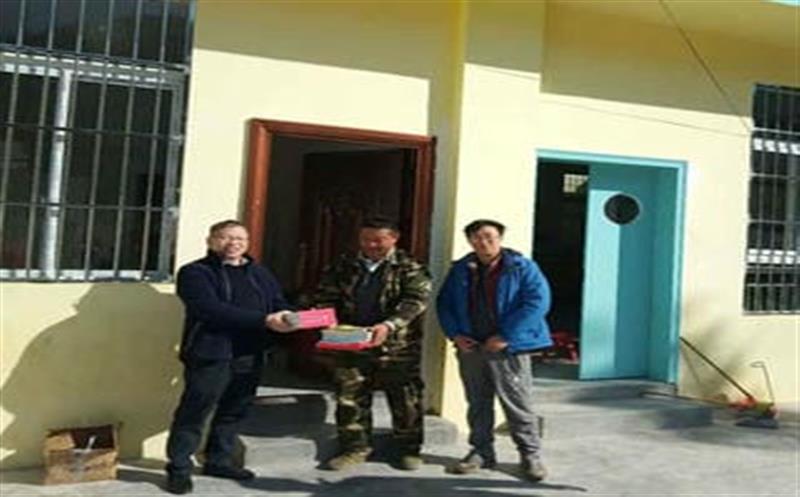 华锋公司党委书记李加海到甘洛县尔库村调研督导脱贫攻坚工作