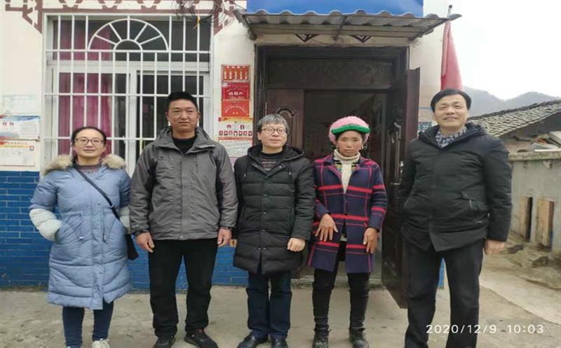  扶贫路上洒下的都是爱-审计处党支部决胜扶贫攻坚凉山彝家山寨行