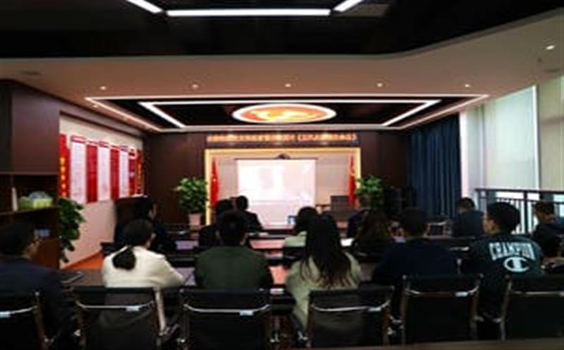 警示教育“大讲堂”：观看《正风反腐就在身边》