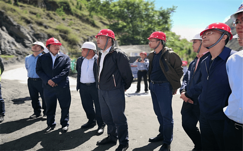 陈贵林局长带队检查慰问601大队薛城1号隧道进口高陡边坡地质灾害处治项目