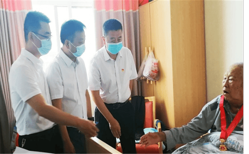 余常燕副局长带队走访慰问六〇一大队困难职工及光荣在党50年老党员