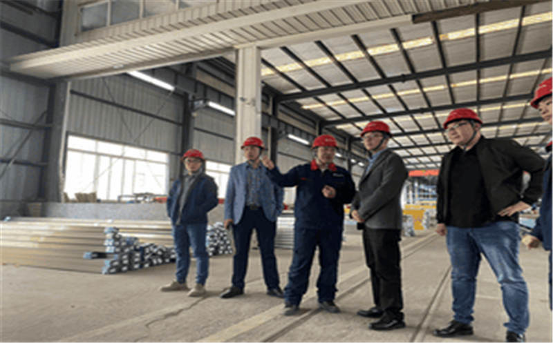 冶勘物流公司领导赴一线督导检查生产情况并看望慰问驻厂员工