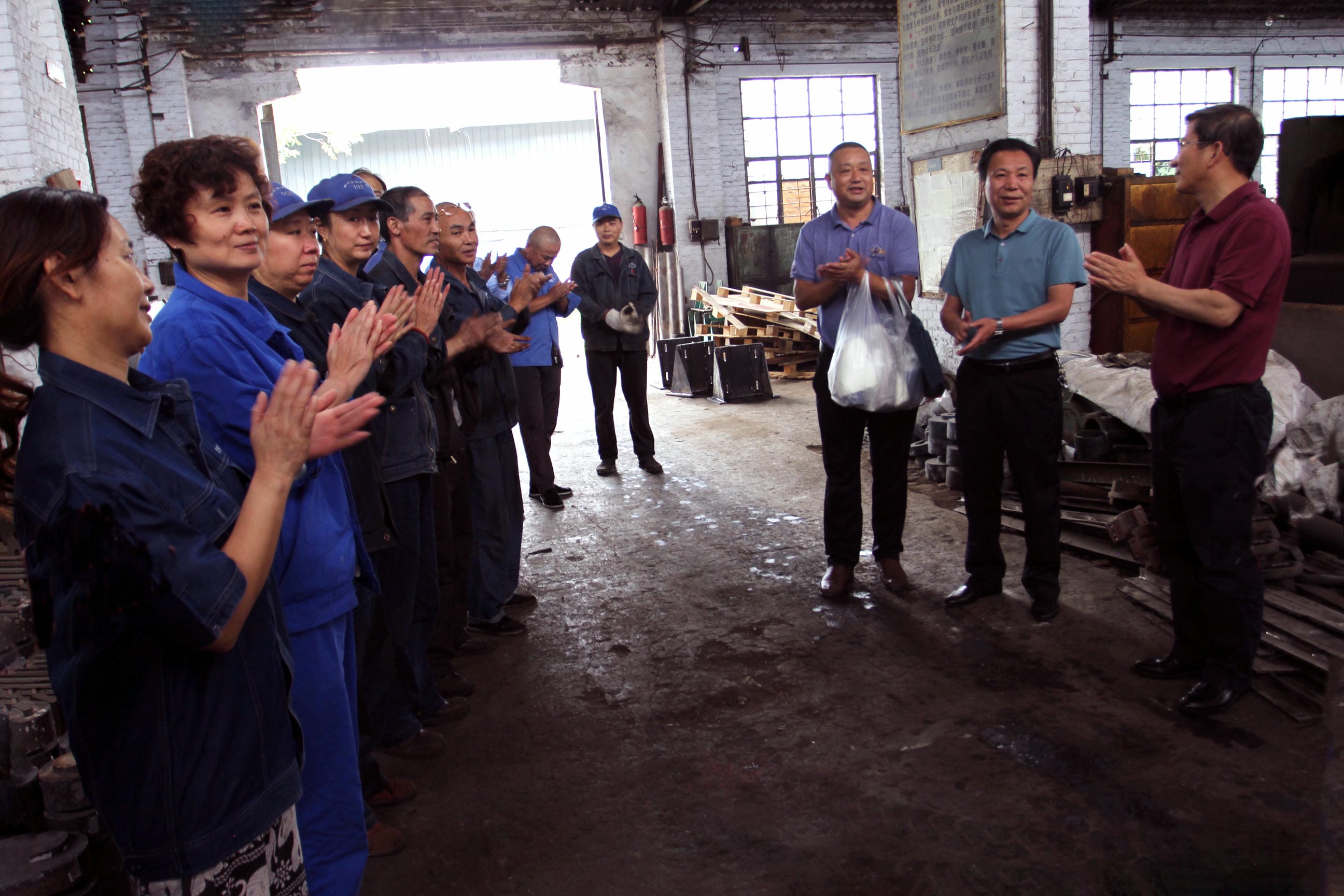 集团领导到102厂宣讲习近平总书记来川视察重要指示精神和省第十二次党代会精神 看望慰问一线职工和离休老干部