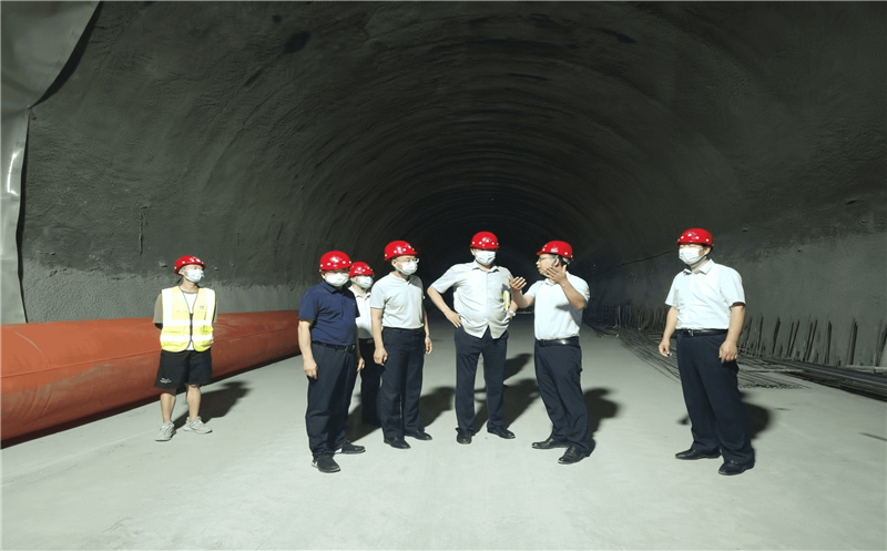 武文祥带队到核西南建设集团公司南江鹿角垭隧道项目安全生产督导检查