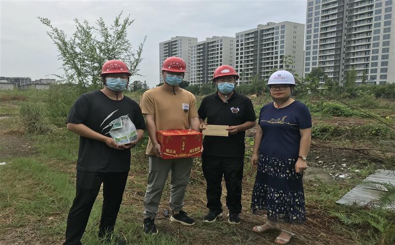 酷暑慰问到一线，，，，，，，，清凉关怀入人心