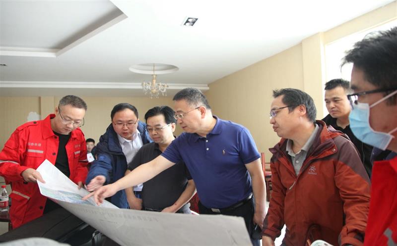 江涛一行赴地震灾区慰问一线应急抢险干部职工、指导应急抢险排查、督导安全生产