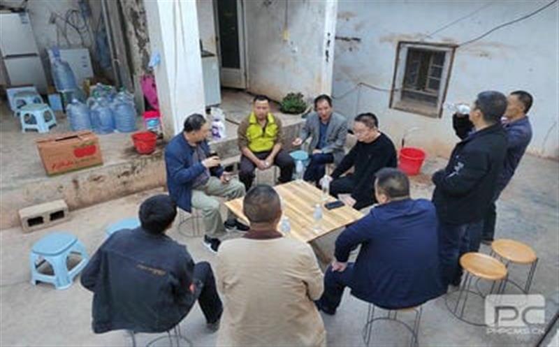 地矿集团董事长张劲松深入项目一线调研并检查指导野外工作