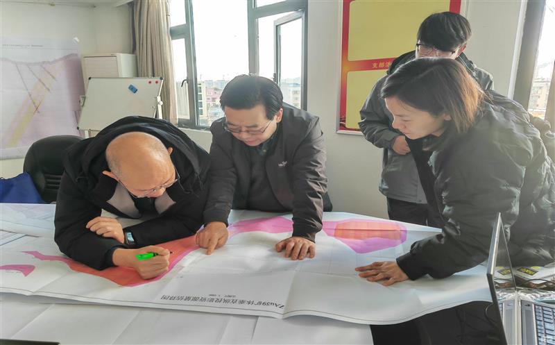 李仕荣一行到二八一大队调研指导张家坪子金矿勘探工作