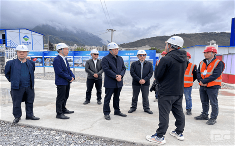 涂孝忠一行到核西南建设集团雷波三峡中学项目调研指导工作  