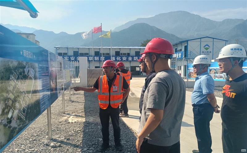 集团安全环保与应急管理部陈忠贤部长带领检查组深入核西南建设集团雷波三峡中学项目施工现场检查指导安全生产工作