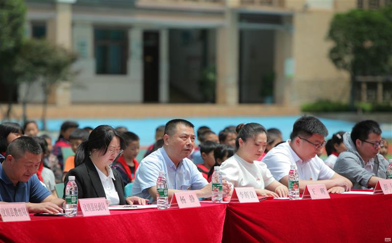 为你而来，，，，，，大爱汶川 ——核西南院开展学雷锋志愿服务活动