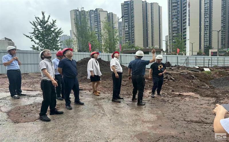 泸州高新区党工委副书记、管委会主任 张程一行莅临繁华里项目调研指导工作