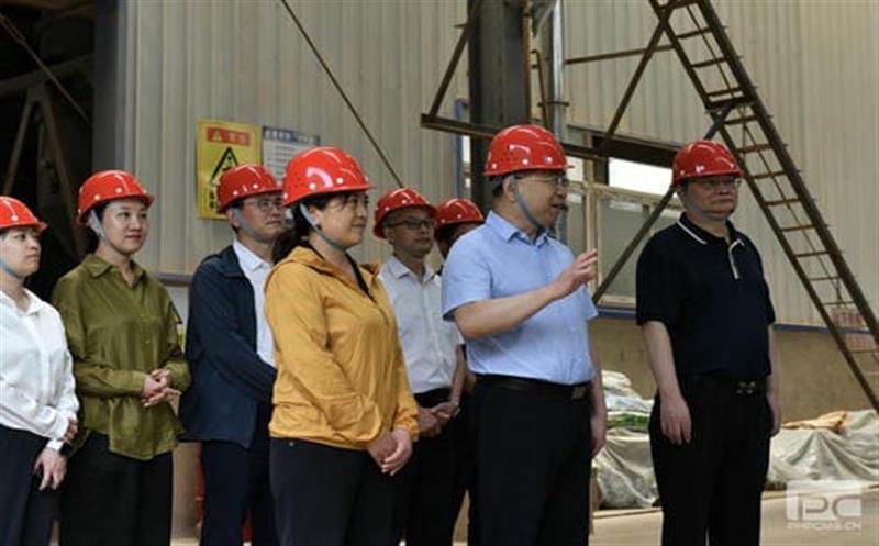 集团党委副书记、副董事长、总经理江涛一行到大陆槽稀土矿开展调研慰问活动