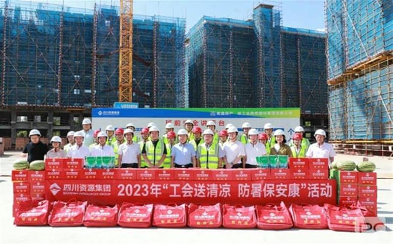 集团党委副书记、副董事长、总经理江涛赴项目一线开展夏季送清凉慰问和安全生产大检查活动