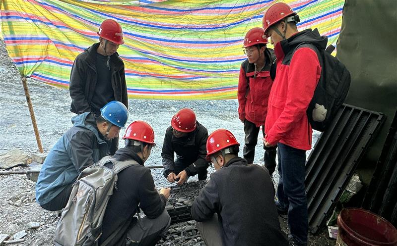 江礼义率队前往木里县开展项目安全生产督导检查