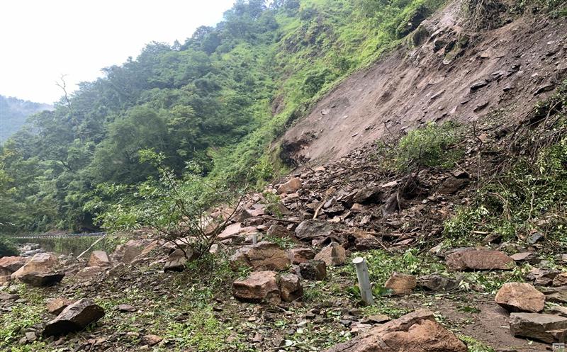 “汛”速出击 彰显担当?|?蜀通建设集团盐边县作坊村土地整治项目部紧急抢险保畅通