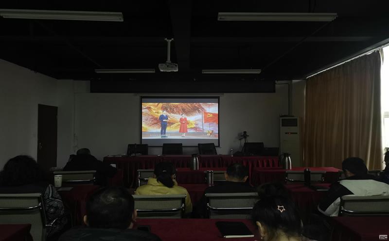 榜样力量，，，，，，，，追光前行——地矿物资全体职工收看《榜样8》