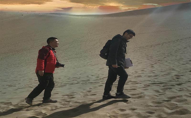 丝路石语证坚韧，，，，，黄沙百战铸传奇——区调队助力敦煌世界地质公园再评估绿牌侧记