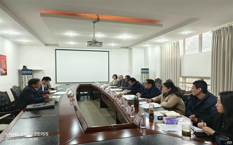 集团领导赴成都探矿调研指导工作