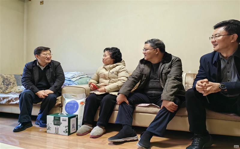 春节前夕慰问送温暖，，，，，浓浓关爱暖人心 ——集团领导一行开展新春送温暖活动