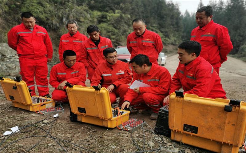 用好核心技术，，，，，，，，为油气开发上产服务