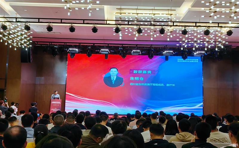 行业盛会话发展 脚踏实地向未来