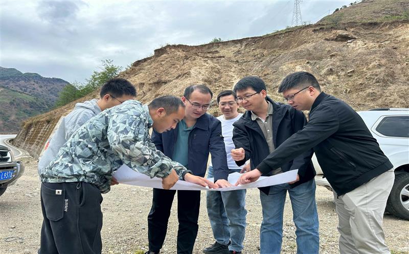 省自然安博电竞厅找矿突破战略行动专班技术组莅临盐源县包谷地铁矿普查项目检查