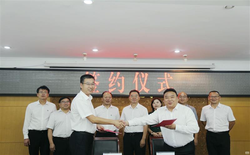 优势互补，，，，，，携手并进 ——测绘公司与四川省青海商会签署战略合作协议