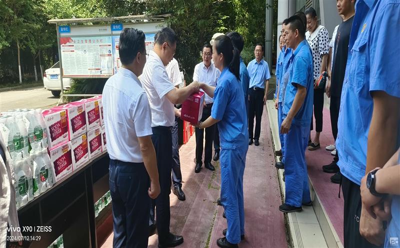 集团领导到成都探矿调研指导暨夏季送清凉工作