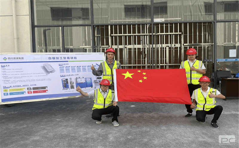 “盛世华诞，，，，，，，，纸短情长”产融发展公司给祖国的三行情诗