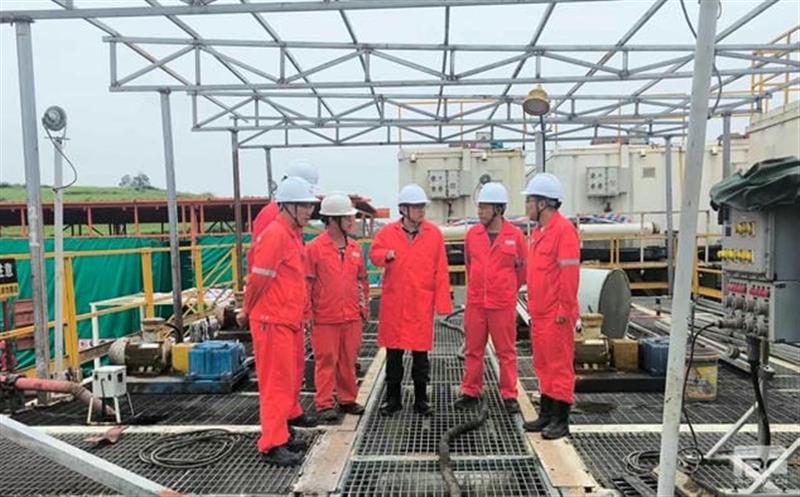 公司领导赴川庆钻井一体化服务项目看望慰问一线职工并督导安全生产工作