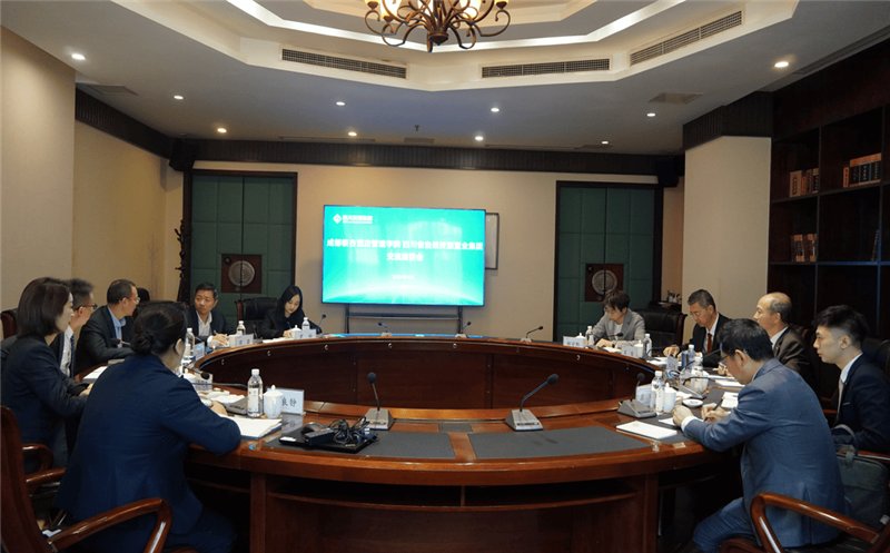 成都银杏酒店管理学院到置业集团考察交流