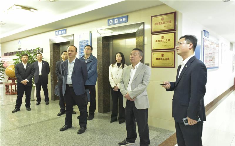 自然安博电竞部领导、四川省总工会领导赴物探院调研