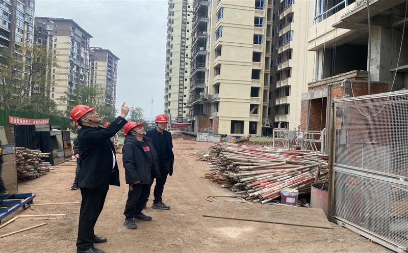 公司领导带队到泸州繁华里项目等在建项目宣讲上级重要会议精神并开展 安全生产工作检查