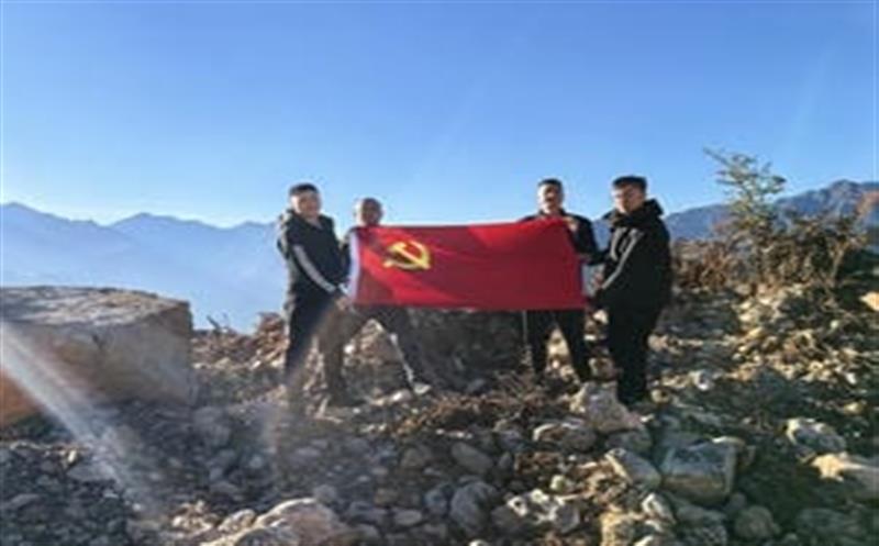 党旗伴奋进，，，，，，，荒野踏征程——区调队区调所勘查二部2024找矿记